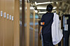 A doctor walks down a corridor inside a university hospital in Seoul as the ongoing junior doctors' strike entered its 100th day on Wednesday. [YONHAP]