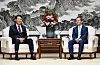 Seoul Mayor Oh Se-hoon, left, meets Beijing Mayor Yin Yong at the government complex in Beijing on Tuesday. [SEOUL METROPOLITAN GOVERNMENT]