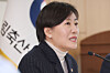 Agriculture Minister Song Mi-ryung speaks to reporters in a regular press briefing at the government complex in the central city of Sejong on Feb. 9. [YONHAP]