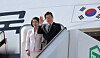 President Lee Jae Myung, right, and first lady Kim Hea Kyung wave as they board the presidential jet at Tokyo’s Haneda Airport on Aug. 24, departing for Washington after completing a two-day visit to Japan. [JOINT PRESS CORPS]