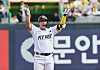 Hwang Jae-gyun of the KT Wiz celebrates after hitting an RBI single during Game 4 of the first round of KBO playoffs against the LG Twins at Suwon KT Wiz Park in Suwon, Gyeonggi on Oct. 9, 2024.  [YONHAP]