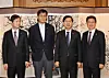 From left are Financial Supervisory Service Governor Lee Chan-jin, Bank of Korea Gov. Rhee Chang-yong, Deputy Prime Minister and Finance Minister Koo Yun-cheol and Financial Services Commission Chairman Lee Eog-weon, posing for a photo before the start of a market conditions review meeting at the Government Complex Seoul in Jongno District, central Seoul, on Nov. 14. [MINISTRY OF ECONOMY AND FINANCE]