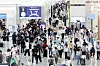 Travelers crowd Incheon International Airport. [NEWS1]