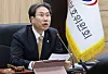 Personal Information Protection Commission Vice Chairperson Choi Jang-hyuk speaks at a meeting at the government complex in Jongno District, central Seoul on April 23. [NEWS1]