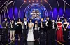 The winners pose for photos with their awards at the 46th Blue Dragon Film Awards held on Nov. 19. From left are actor Park Jin-young, director Kim So-yeon, actors Kim Do-yeon, Hyun Bin and Son Ye-jin, CEO Back Ji-sun of the production company Moho Film behind the picture 'No Other Choice,' actors Lee Sung-min and Ahn Bo-hyun, director Kim Hye-young and actors Lim Yoon-a and Park Ji-hyun. [SPORTS CHOSUN]