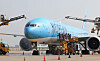 Korean Air employees wash the fuselage of a Boeing 777-300ER aircraft, HL8008, in front of the maintenance hangar in Incheon on April 24. [YONHAP]