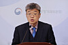 An official from Korea's Fair Trade Commission announces a 2.19 billion won ($1.5 million) fine for Coupang at the antitrust watchdog's office in Sejong on Feb. 26. [YONHAP]