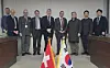 Swiss National Armaments Director Urs Loher, fourth from right, poses next to Yun Song-hyun, executive director of the Directorate of Defense Industry Advancement, third from right, and other Swiss and Korean officials during a meeting at the Defense Acquisition Program Administration in Daejeon on Feb. 5. [EMBASSY OF SWITZERLAND IN KOREA]