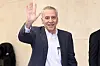 U.S. Ambassador to South Korea Philip Goldberg waves as he leaves after completing his term as ambassador at Incheon International Airport on Jan. 7. [NEWS1]