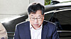 Acting Prosecutor General Noh Man-seok does not respond to reporters’ questions about the prosecution’s decision to drop its appeal in the Daejang-dong case on Nov. 10. [KIM SEONG-RYONG]