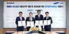 Choi Ick-kyu, third from left, head of mobile and power battery business at Samsung SDI and KG Mobility Chief Strategy Officer Kwak Jeong-hyun, second from left, pose after signing an agreement on Dec. 22 in central Seoul. [SAMSUNG SDI]