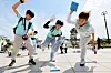 Children play ddakji chigi (throwing folded paper) in Hampyeong County, South Jeolla, on April 26. [YONHAP]