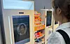 This reporter is trying out GS25's new 'beauty diagnosis device' at GS25's New Annyeong Insadong branch in Jongno District, central Seoul. [WOO JI-WON]