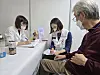 An atomic bomb survivor visits the Busan branch of the Korean Red Cross and receives medical advice from Japanese medical staff on Tuesday. [LEE EUN-JI]