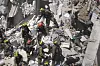 Israeli soldiers dig through rubble to search for survivors in a residential area hit by a missile fired from Iran in Bat Yam, Israel, on June 15. [AP/YONHAP]