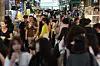 Visitors crowd Mangwon Market in Mapo District, western Seoul, on Aug. 26. [YONHAP]