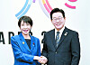 Korean President Lee Jae Myung, right, shakes hands with Japanese Prime Minister Sanae Takaichi during bilateral talks on the margins of the APEC gathering in Gyeongju, North Gyeongsang, on Oct. 30, 2025. [JOINT PRESS CORPS]