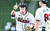 Heo Kyoung-min of the Doosan Bears reacts during a game against the LG Twins at Jamsil Baseball Stadium in southern Seoul on Aug. 6. [NEWS1]