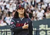Lotte Giants closer Kim Won-jung reacts during a game against the Doosan Bears at Jamsil Baseball Stadium in southern Seoul on Sept. 1. [NEWS1]