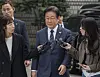 Democratic Party leader Rep. Lee Jae-myung arrives at the Seoul Central District Court in Seocho District, southern Seoul, on March 25 to testify in the trial of private developers involved in the Daejang-dong development scandal. [YONHAP]
