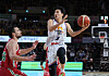 Busan KCC Egis's Heo Ung, right, in action during a KBL game against the Changwon LG Sakers at Changwon Gymnasium in Changwon, South Gyeongsang on Sunday. [YONHAP]