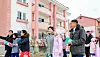 In this photo carried by the Rodong Sinmun, the official newspaper of the North's ruling Workers' Party, on Jan. 5, residents of Jonchon and Chosan counties in Ryanggang Province celebrate the completion of new housing. [NEWS1]