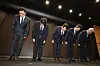 SK Telecom CEO Ryu Young-sang, center, bows during a public apology session at the company’s headquarters in Jung District, central Seoul on April 25. [NEWS1]