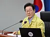 President Lee Jae Myung speaks at a senior aides' meeting at the presidential office in Yongsan District, central Seoul, on Aug. 21. [PRESIDENTIAL OFFICE]