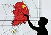 A Korea Meteorological Administration monitor in Dongjak District, southern Seoul, displays regions under heat wave alerts on July 30. Areas in red are under warnings, and those in yellow are under advisories. [YONHAP]
