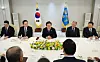President Lee Jae Myung speaks during a meeting with leaders of Korea’s six major business groups at the presidential office in Yongsan, central Seoul, on June 13. From left: LG Group Chairman Koo Kwang-mo, Samsung Electronics Chairman Lee Jae-yong, President Lee, Hyundai Motor Group Chair Euisun Chung, and Lotte Group Chairman Shin Dong-bin. [JOINT PRESS CORPS]
