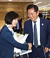 Democratic Party lawmaker Choo Mi-ae, elected chair of the Legislation and Judiciary Committee during a plenary session at the National Assembly in Yeouido, Seoul, on Aug. 21, greets Party Chairman Jung Cheong-rae as she leaves the chamber. [YONHAP]