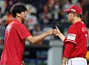 SSG Landers manager Lee Sung-yong, right, bumps fists with his pitcher Kim Kwang-hyun after a 9-3 win over the Hanwha Eagles in a KBO regular-season game at Daejeon Hanwha Life Ballpark in Daejeon, 140 kilometers south of Seoul, in this July 26 file photo. [YONHAP]