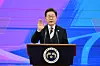 President Lee Jae-myung takes the oath of office during the inauguration ceremony for Korea’s 21st president at the National Assembly in Yeouido, Seoul, on June 4. [JOINT PRESS CORPS]