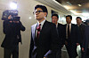Han Dong-hoon, the leader of the conservative People Power Party, walks down a corridor inside Severance Hospital in Seodaemun District, western Seoul, on his way to a meeting with the leadership of the national medical professors' council on Sunday afternoon. The council requested the party's help in mediating potential talks with the government, according to Han. [JOINT PRESS CORPS]
