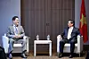 Samsung Electronics Executive Chairman Lee Jae-yong, left, talks with Vietnamese Prime Minister Pham Minh Chinh in central Seoul on Tuesday. [YONHAP]