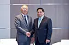 Hyundai Motor Group Executive Chair Euisun Chung, left, shakes hands with Vietnamese Prime Minister Pham Minh Chinh in central Seoul on Monday. [YONHAP]
