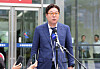 Kim Seong-tae, the former chairman of Ssangbangwool Group (SBW), speaks to reporters in front of the Suwon District Court in Yeongtong District, Suwon, Gyeonggi, after his trial on Friday. On the same day, he was handed a prison sentence of two and a half years for transferring payments totaling $8 million to North Korea on behalf of the Gyeonggi provincial government in 2019. [YONHAP]
