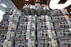 An official checks U.S. dollar notes at a bank branch of Hana Bank in central Seoul on March 31. [YONHAP]