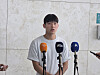 Tottenham’s Yang Min-hyeok departs for Britain through Incheon International Airport on Aug. 5, wearing a T-shirt from Son Heung-min’s fashion brand, NOS7. [PARK RIN]