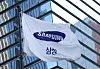 The Samsung logo is seen on a flag outside Samsung Electronic's headquarters in Seocho District, southern Seoul, on Oct. 31, 2024. [YONHAP]