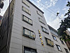 A man in his 30s attacked two men with a knife at an apartment in Sillim-dong, Gwanak District, southern Seoul, at around 8:30 p.m. on June 29 before jumping to his death from the rooftop. The apartment where the incident occurred is seen in this photo. [PARK JONG-SUH]