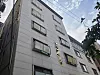 A man in his 30s attacked two men with a knife at an apartment in Sillim-dong, Gwanak District, southern Seoul, at around 8:30 p.m. on June 29 before jumping to his death from the rooftop. The apartment where the incident occurred is seen in this photo. [PARK JONG-SUH]