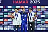 Lee Seung-hoon, left, poses after winning a silver medal in the men's mass start at the International Skating Union World Speed Skating Single Distances Championships at Hamar Olympic Hall in Hamar, Norway, on March 15. [REUTERS/YONHAP]