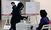A voter casts her ballot at a polling station in Guro District, southwestern Seoul, during the by-elections on April 2 to elect a new district chief. [NEWS1]