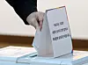 A voter casts a ballot at a polling station in Busan during the by-election in April to elect the city's new education superintendent. [NEWS1]
