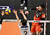 Ansan OK Financial Group Okman's Song Hui-chae, right, attacks during a V League game against Seoul Woori Card Woori Won at Sangnoksu Gymnasium in Ansan, Gyeonggi on Dec. 3. [KOVO]
