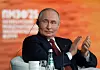 Russia's President Vladimir Putin applauds during a plenary session of the St. Petersburg International Economic Forum in Saint Petersburg, Russia, June 20. [REUTERS/YONHAP]