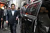 Democratic Party leader Lee Jae-myung walks toward his car after meeting with workers in Jongno District, central Seoul, on May 1. [JOONGANG ILBO]
