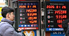 A customer at a foreign exchange counter converts currencies in Myeongdong in central Seoul on Jan. 26. [NEWS1]