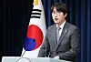 Ha Jung-woo, senior presidential secretary for AI future strategy, speaks during a press conference at the presidential office in Yongsan, central Seoul on Oct. 1. [NEWS1]